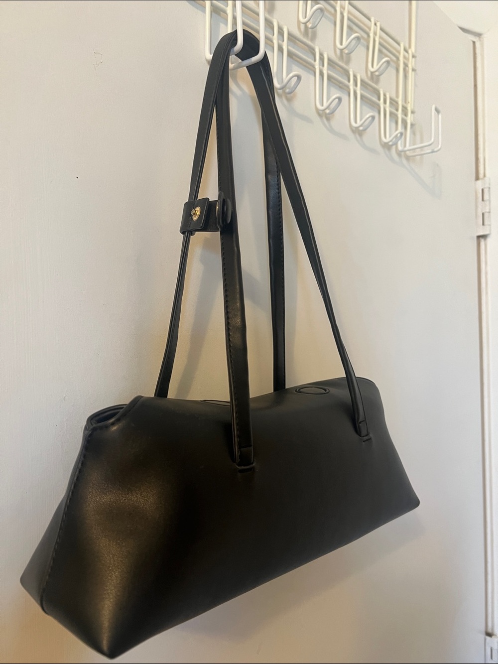Black Wide Minimalist Shoulder Bag - Picture 2 of 6